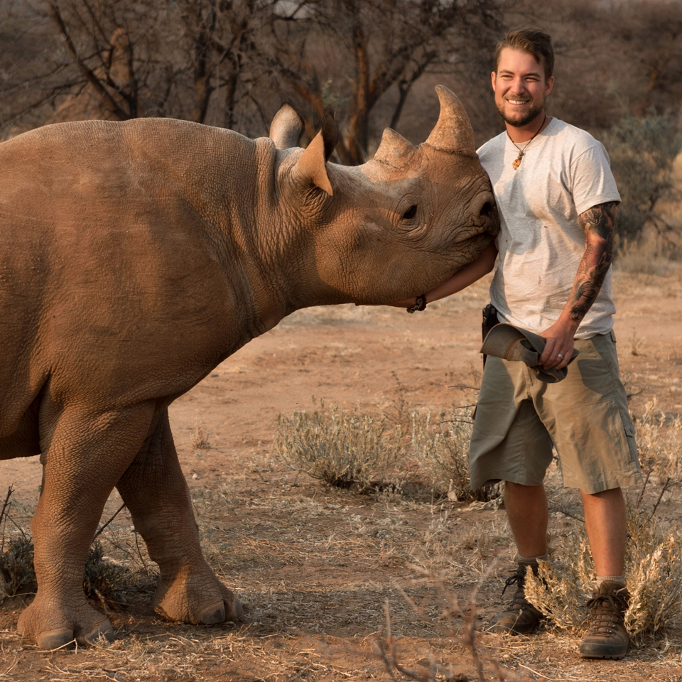 Spitzmaulnashorn mit Animalperson - Sebastian Hilpert